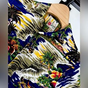 Hilo Hattie’s Mens Size L Hawaiian Print Wood Button Casual Shirt 100% Cotton